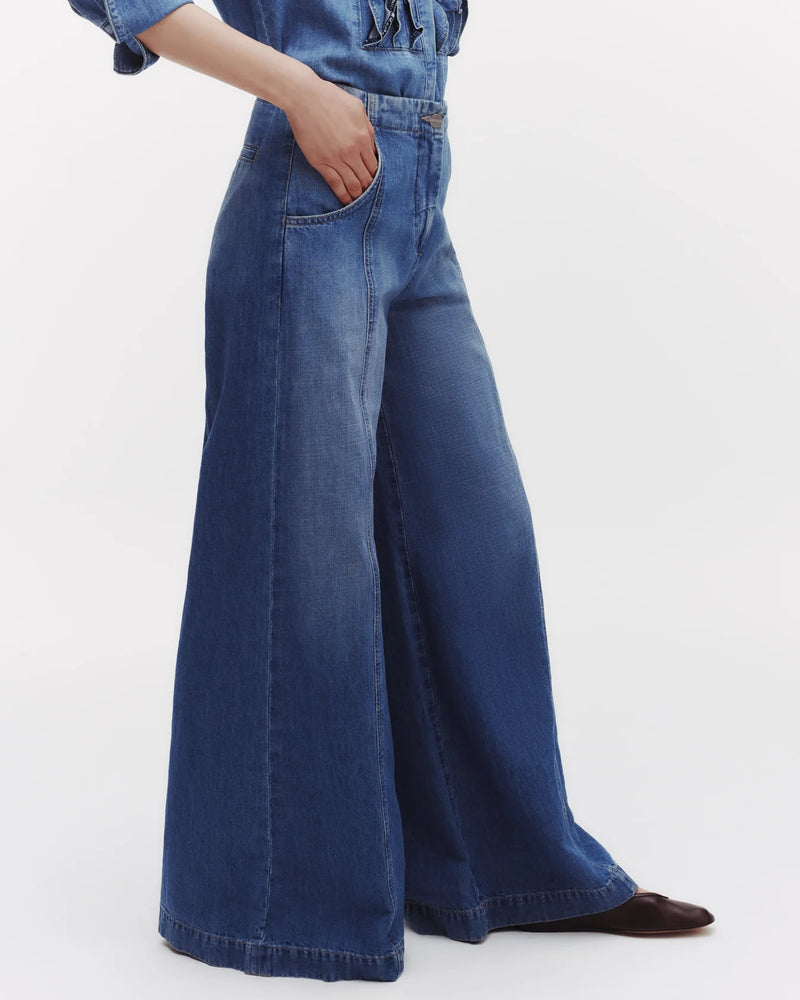 Dancing in the Dark Jean