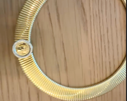Large yellow gold Choker